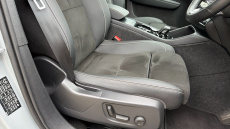 Volvo XC40 2.0 B4P Plus Dark 5dr Auto Petrol Estate